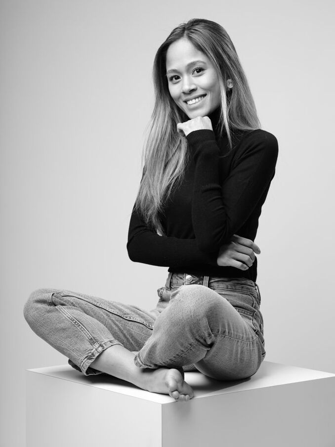 Laura St .