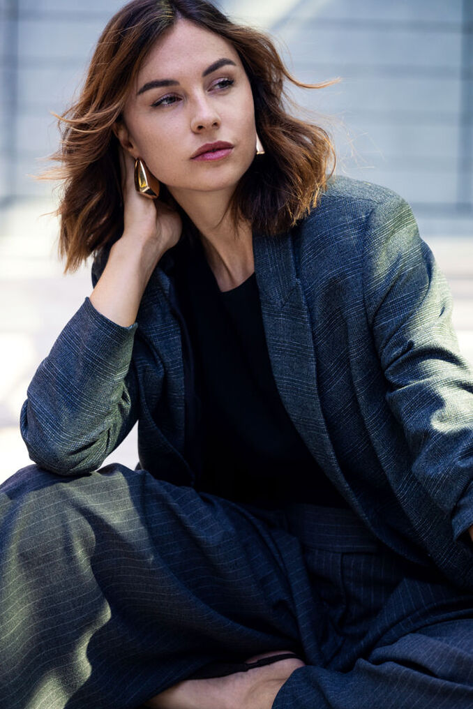 Laura Bu  .