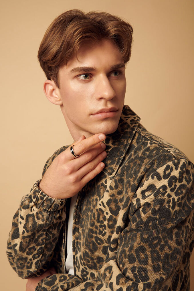 Jannis E.