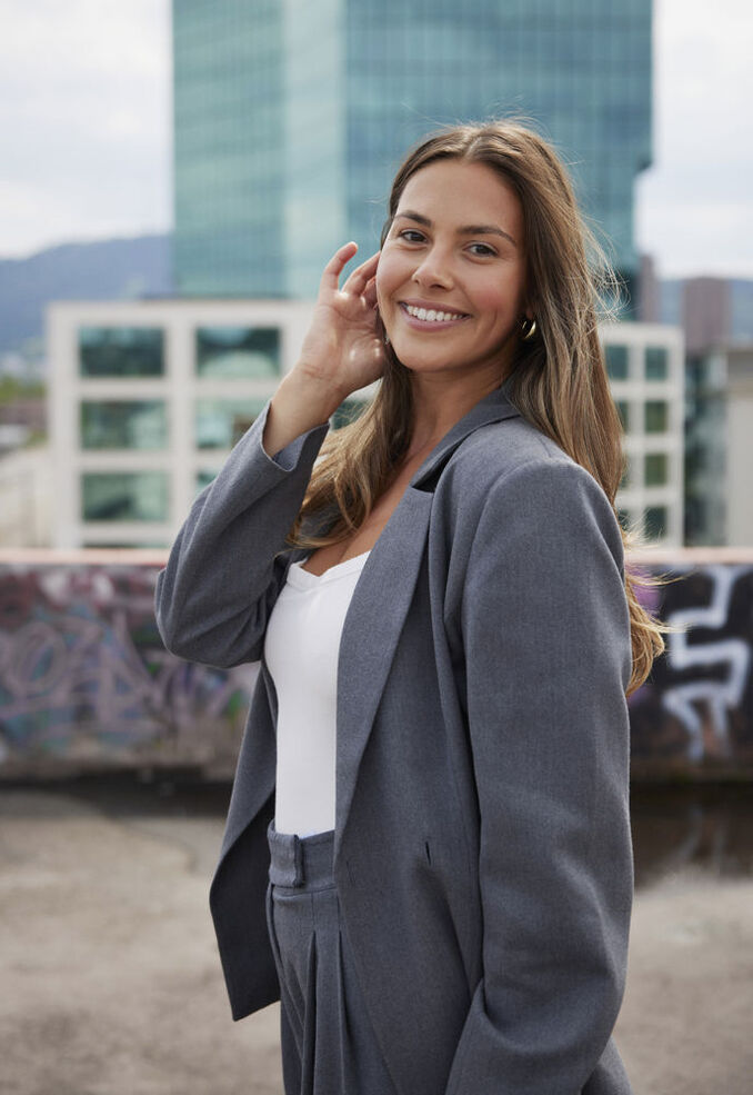 Clara L.