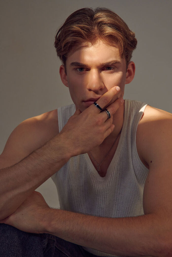 Jannis E.