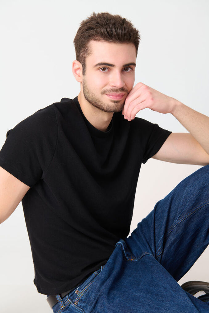 Leandro L.