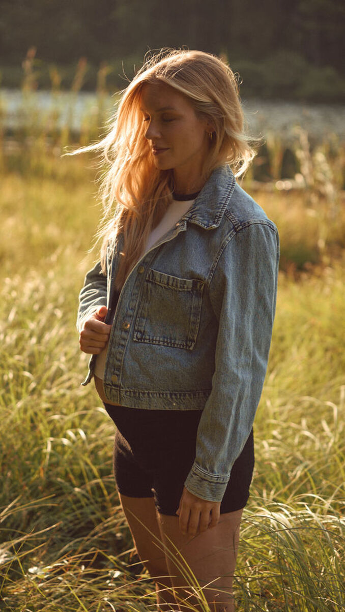 Laura L.