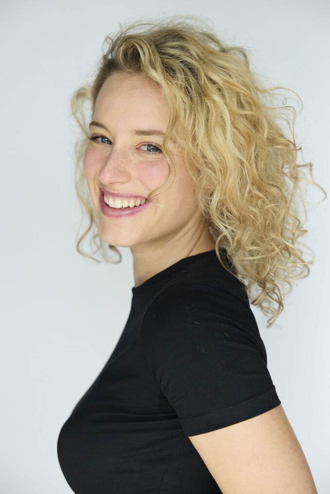 Paula F.