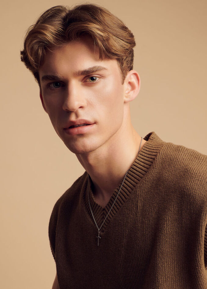 Jannis E.