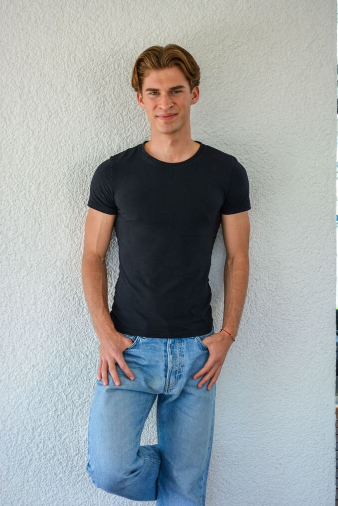 Jannis E.