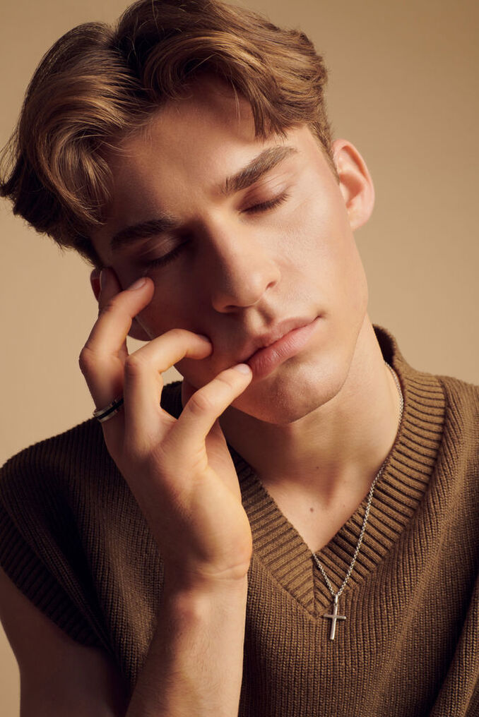 Jannis E.