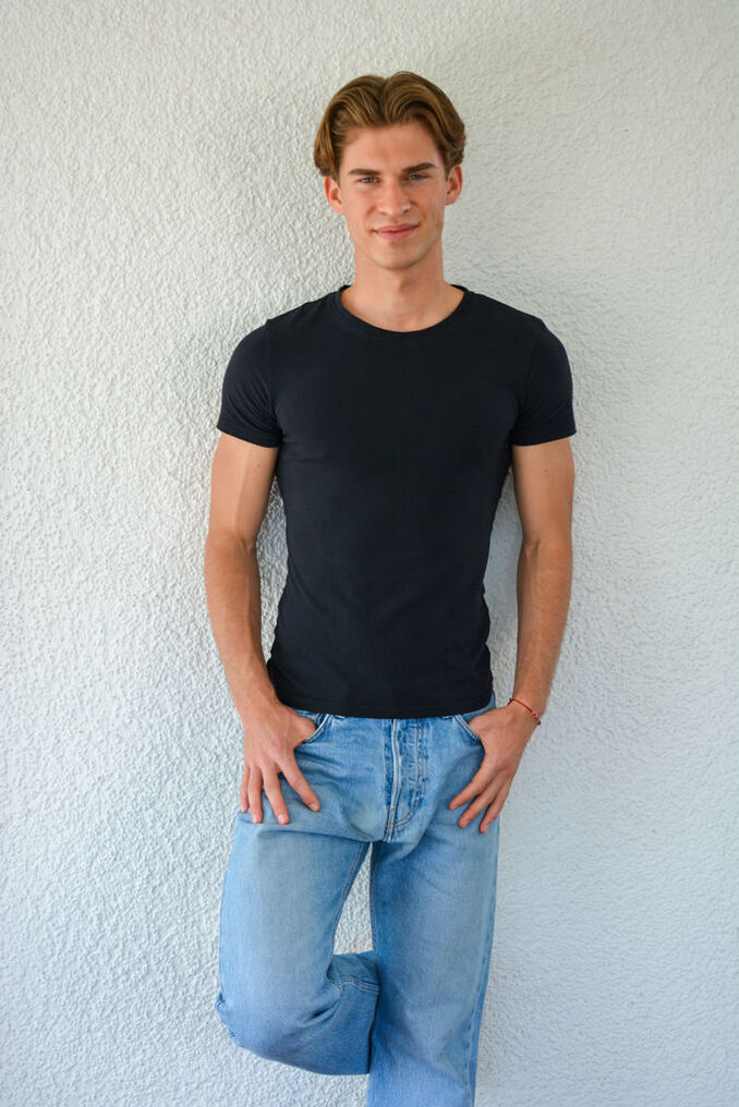 Jannis E.